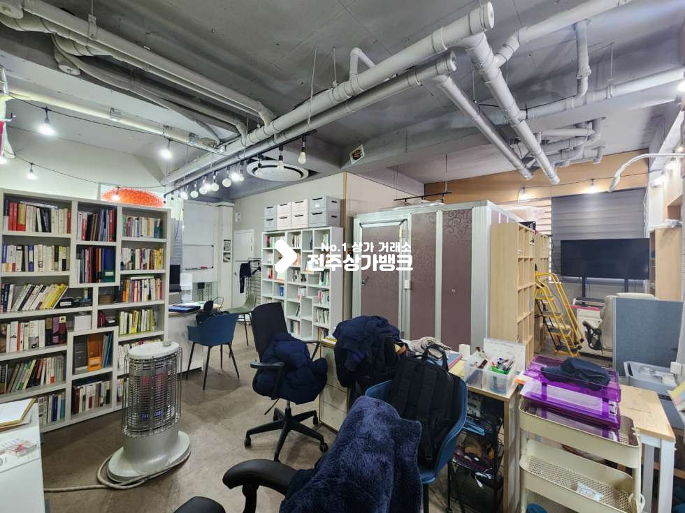 전북 전주완산구 서신동 백제로 다이소 부근 인테리어 잘되어있는 상가 협의입주가능합니다. 월세 매물번호 12431 사진 3