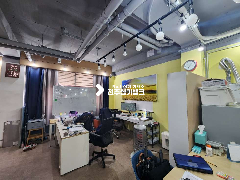 전북 전주완산구 서신동 백제로 다이소 부근 인테리어 잘되어있는 상가 협의입주가능합니다. 월세 매물번호 12431 사진 4