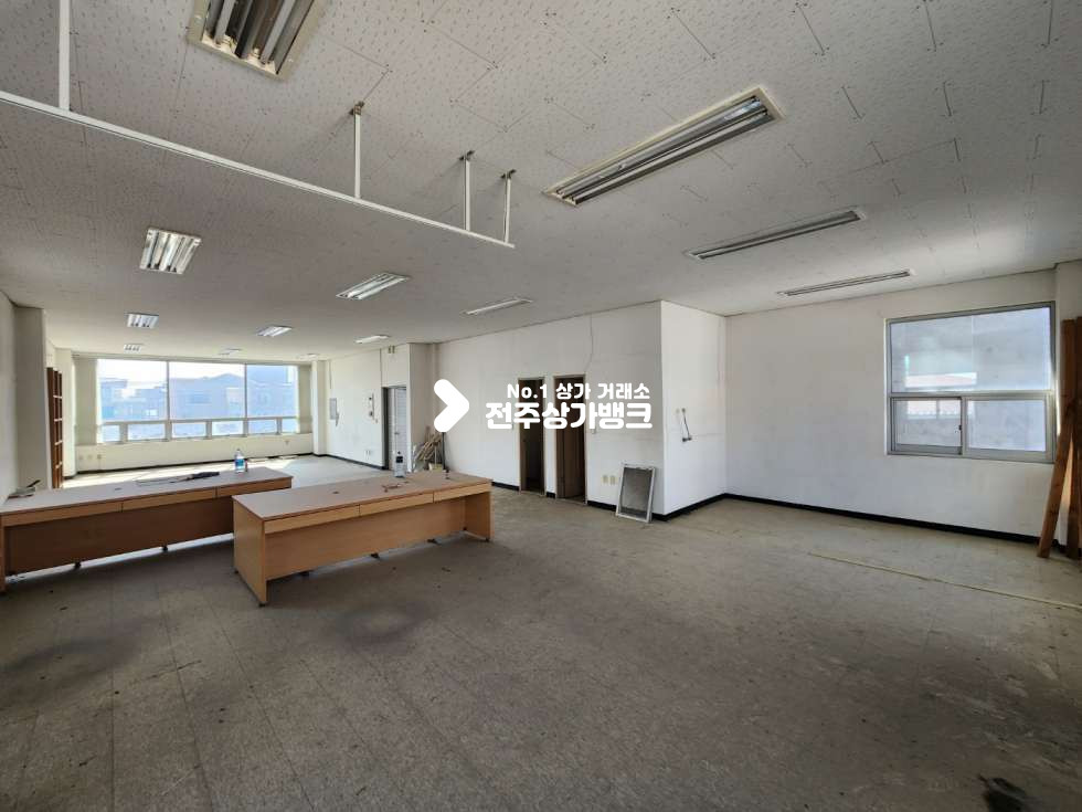 전북 전주완산구 서신동 서신동 대로변의 3층 상가 즉시입주 가능합니다. 월세 매물번호 12451 사진 4