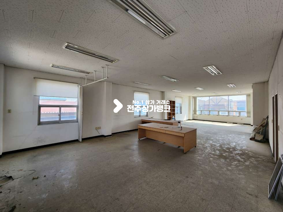 전북 전주완산구 서신동 서신동 대로변의 3층 상가 즉시입주 가능합니다. 월세 매물번호 12451 사진 6
