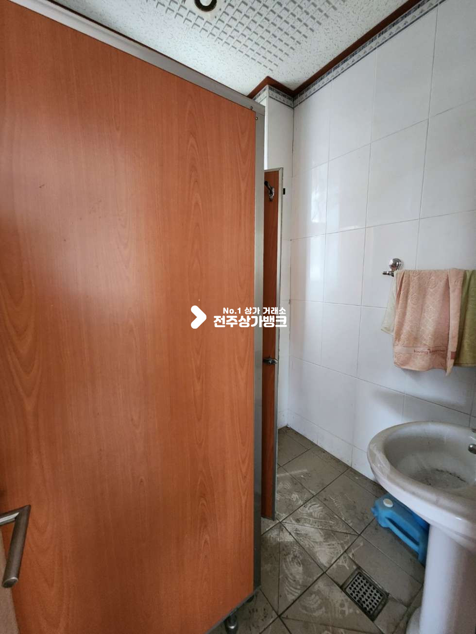 전북 전주완산구 서신동 서신동 대로변의 3층 상가 즉시입주 가능합니다. 월세 매물번호 12451 사진 8