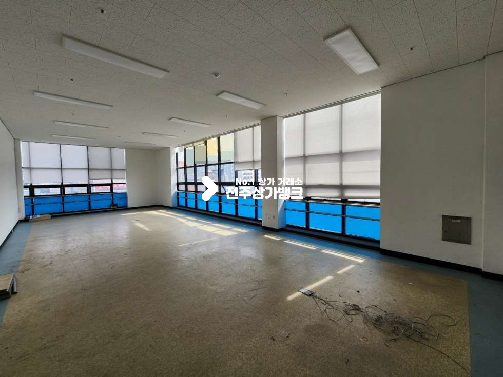 전북 전주완산구 중화산동2가 중화산동 대로변 사무실 상권 즉시입주 가능합니다. 월세 매물번호 12461 사진 1