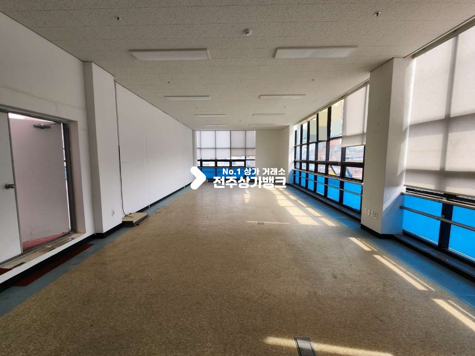 전북 전주완산구 중화산동2가 중화산동 대로변 사무실 상권 즉시입주 가능합니다. 월세 매물번호 12461 사진 2
