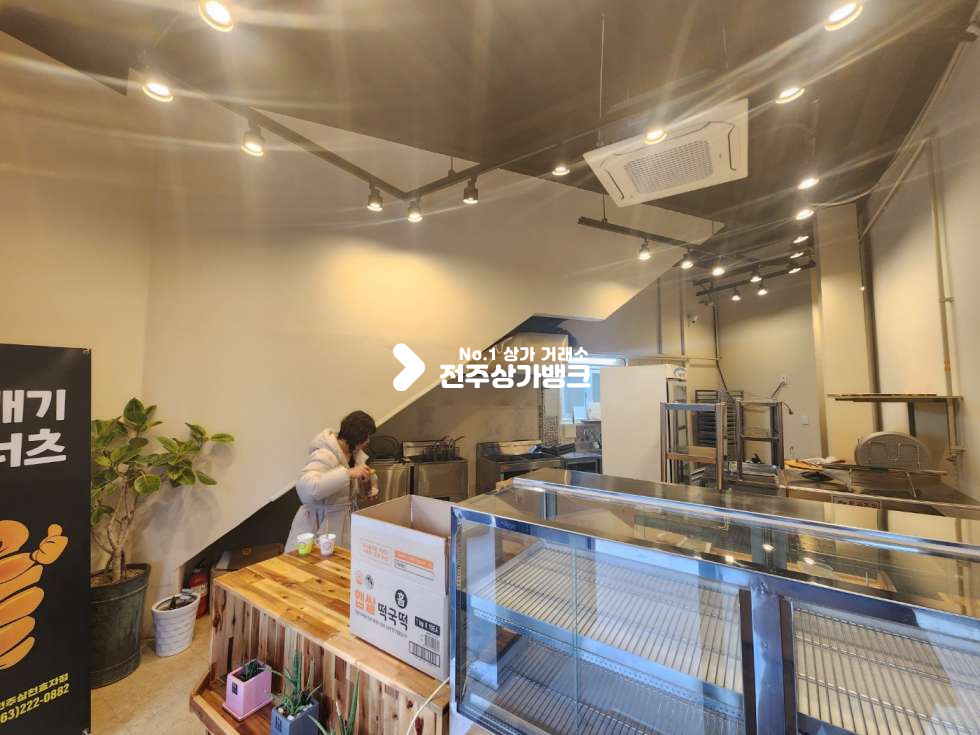 전북 전주완산구 삼천동1가 삼천동 먹자골목 인테리어 잘된 양도양수 매물 협의입주 가능합니다. 월세 매물번호 12465 사진 1