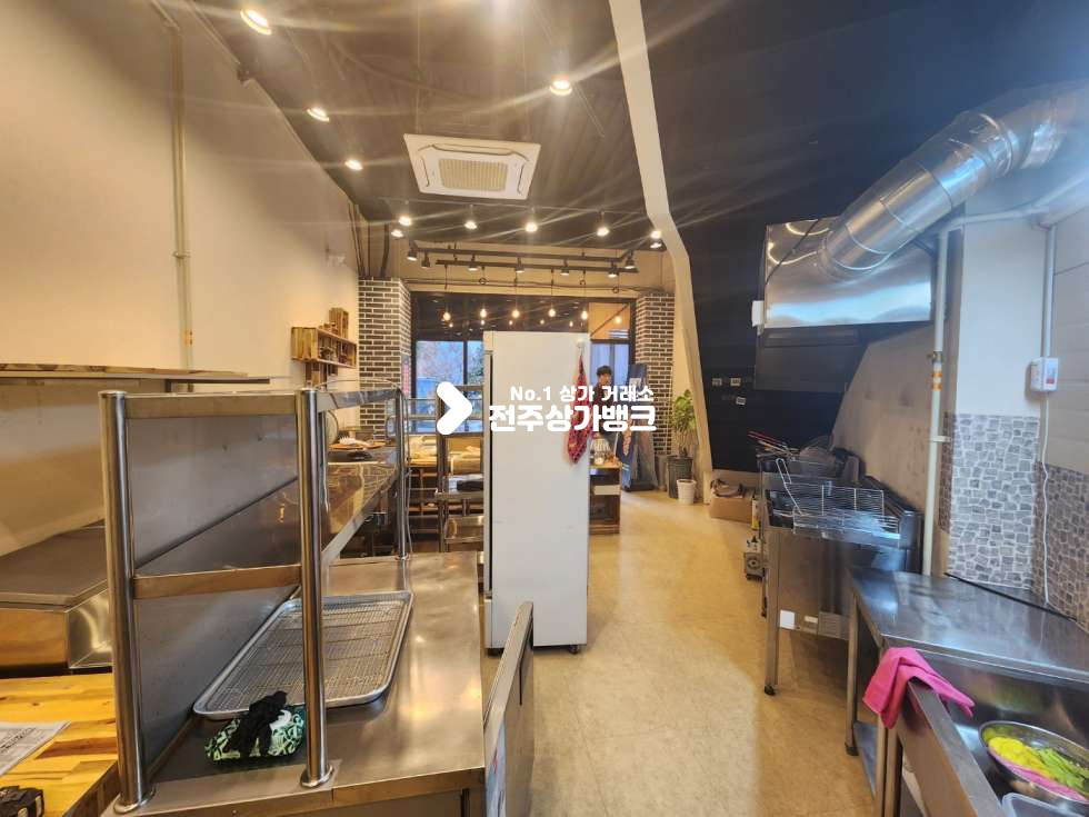 전북 전주완산구 삼천동1가 삼천동 먹자골목 인테리어 잘된 양도양수 매물 협의입주 가능합니다. 월세 매물번호 12465 사진 4