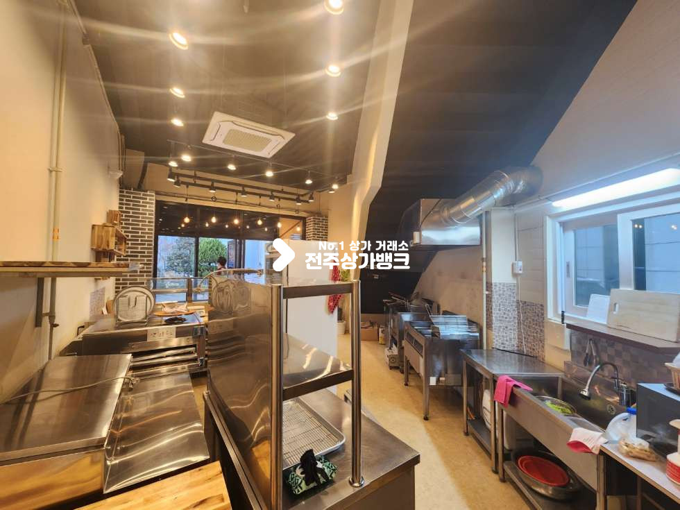 전북 전주완산구 삼천동1가 삼천동 먹자골목 인테리어 잘된 양도양수 매물 협의입주 가능합니다. 월세 매물번호 12465 사진 5