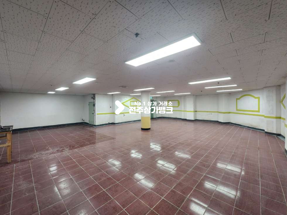 전북 전주완산구 중화산동2가 중화산동2가 넒은 평수의 지하1층 매물 입니다. 월세 매물번호 12481 사진 1