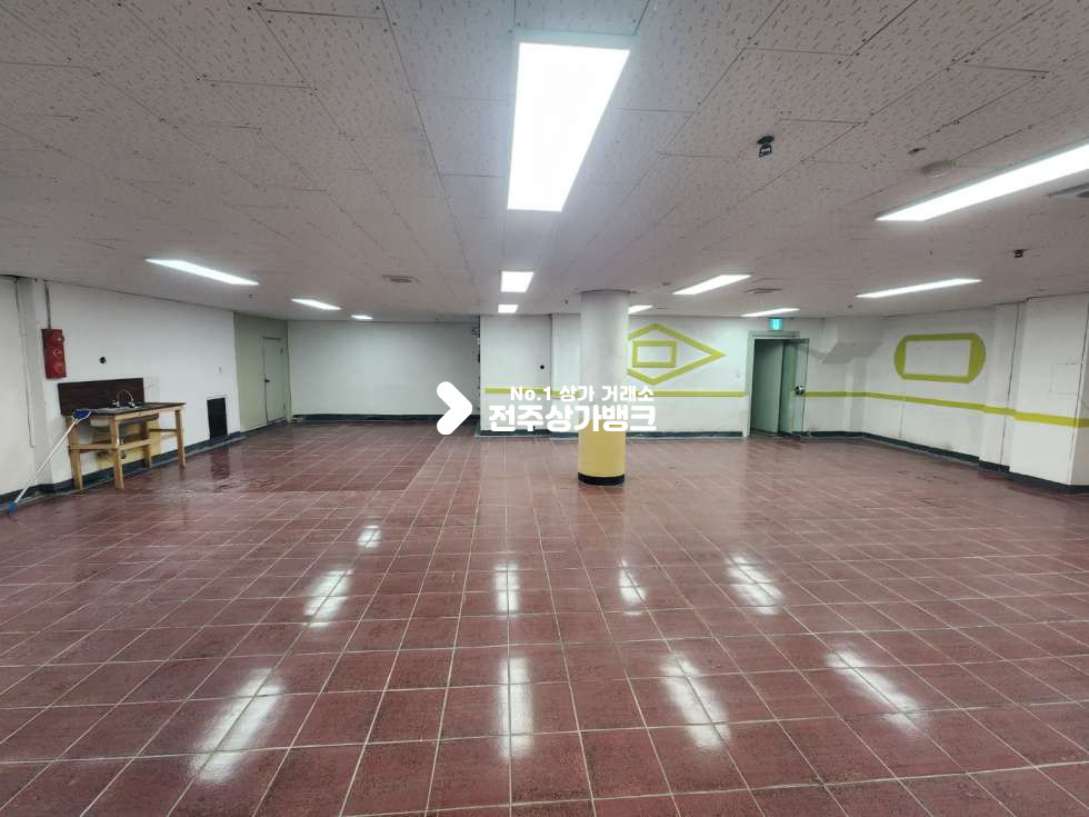 전북 전주완산구 중화산동2가 중화산동2가 넒은 평수의 지하1층 매물 입니다. 월세 매물번호 12481 사진 2