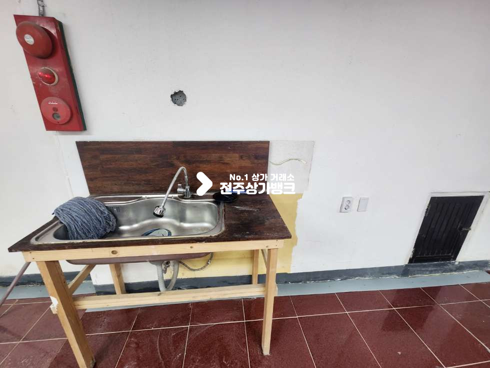 전북 전주완산구 중화산동2가 중화산동2가 넒은 평수의 지하1층 매물 입니다. 월세 매물번호 12481 사진 8