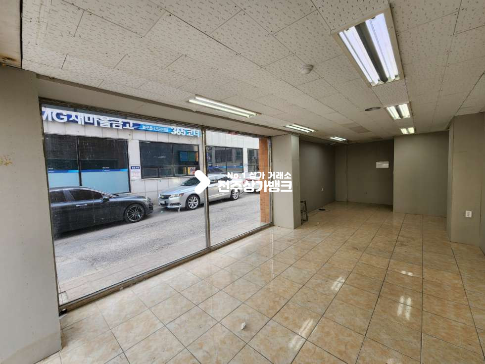 전북 전주덕진구 우아동3가 인후동1가 홈플러스 내려가는 리모델링대로변 상가 유동인구많은곳입니다. 월세 매물번호 12496 사진 1