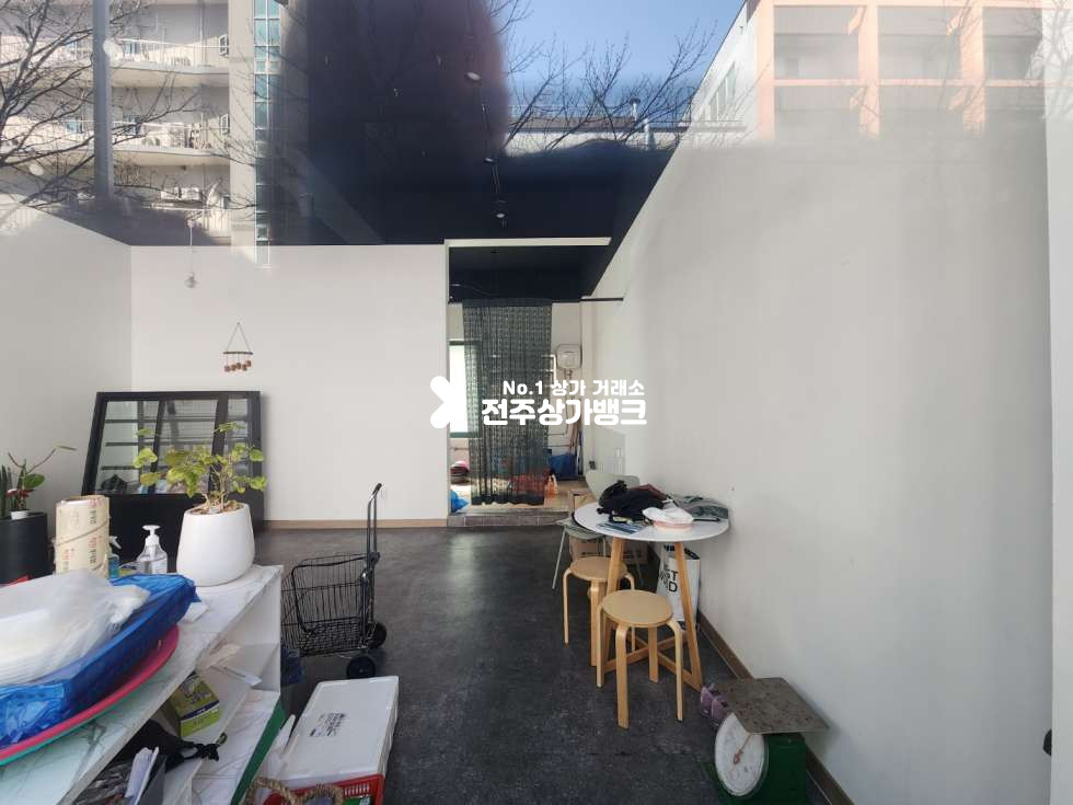 전북 전주완산구 평화동2가 평화동2가 유동인구 많은곳 ! 전용 약 17평 무권리금 상가 즉시입주가능합니다 월세 매물번호 12547 사진 3