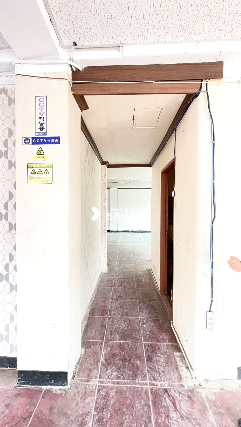 전북 전주완산구 삼천동1가 ✔삼천동✔대로변1층✔테라스있는✔41평상가추천✔ 창고형사무실 ✔자유업종추천✔전용주차장있음~~~!!! 월세 매물번호 12548 사진 7