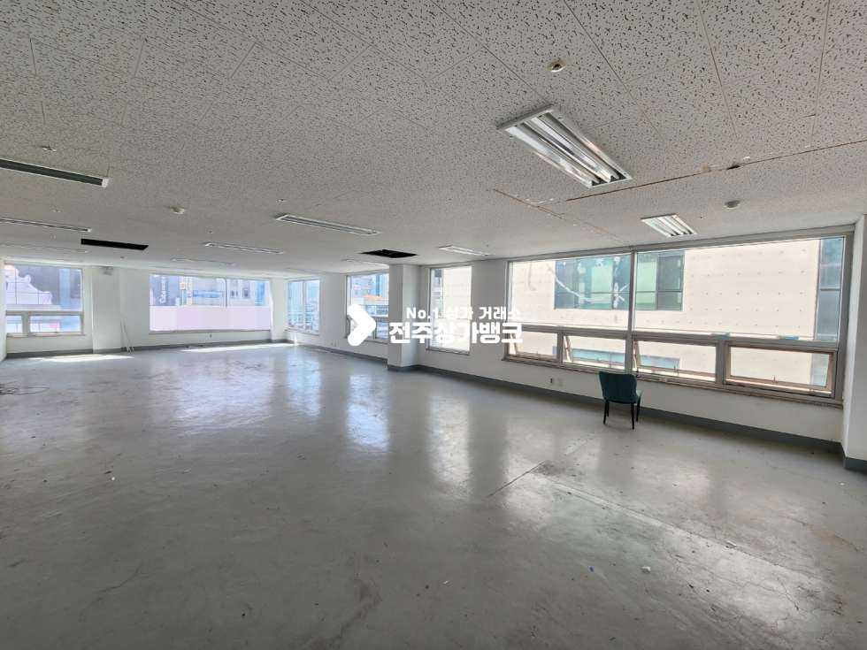 전북 전주완산구 효자동3가 효자동신시가지 빌딩 사무실자리 즉시입주 가능합니다. 월세 매물번호 12576 사진 1