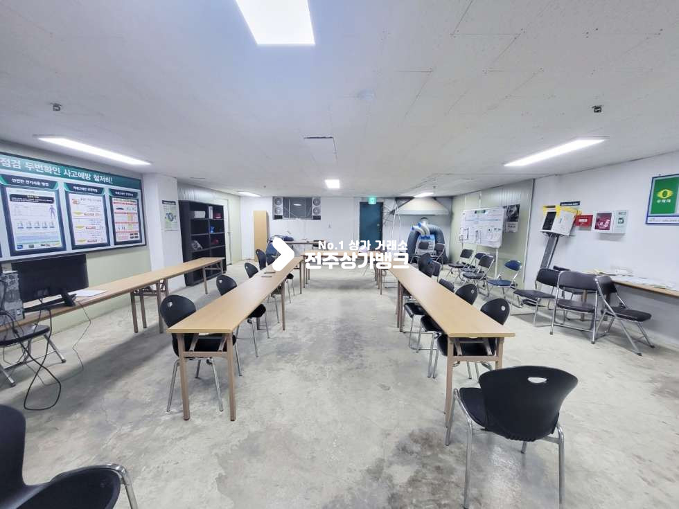 전북 전주덕진구 덕진동1가 ★덕진동 구법원인근 넓은 지하1층 매물입니다!!★ 월세 매물번호 12601 사진 2