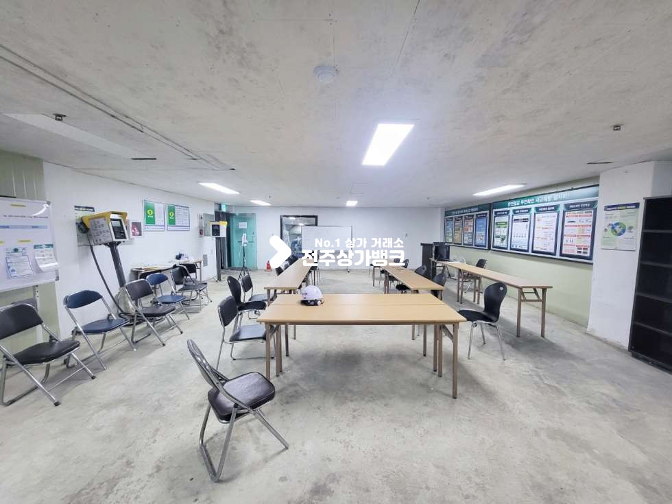 전북 전주덕진구 덕진동1가 ★덕진동 구법원인근 넓은 지하1층 매물입니다!!★ 월세 매물번호 12601 사진 4