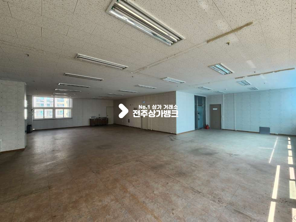 전북 전주완산구 효자동2가 효자동2가 전용 약 65평의 대형 평수 상가 ,사무실임대 즉시입주 가능합니다. 월세 매물번호 12642 사진 3
