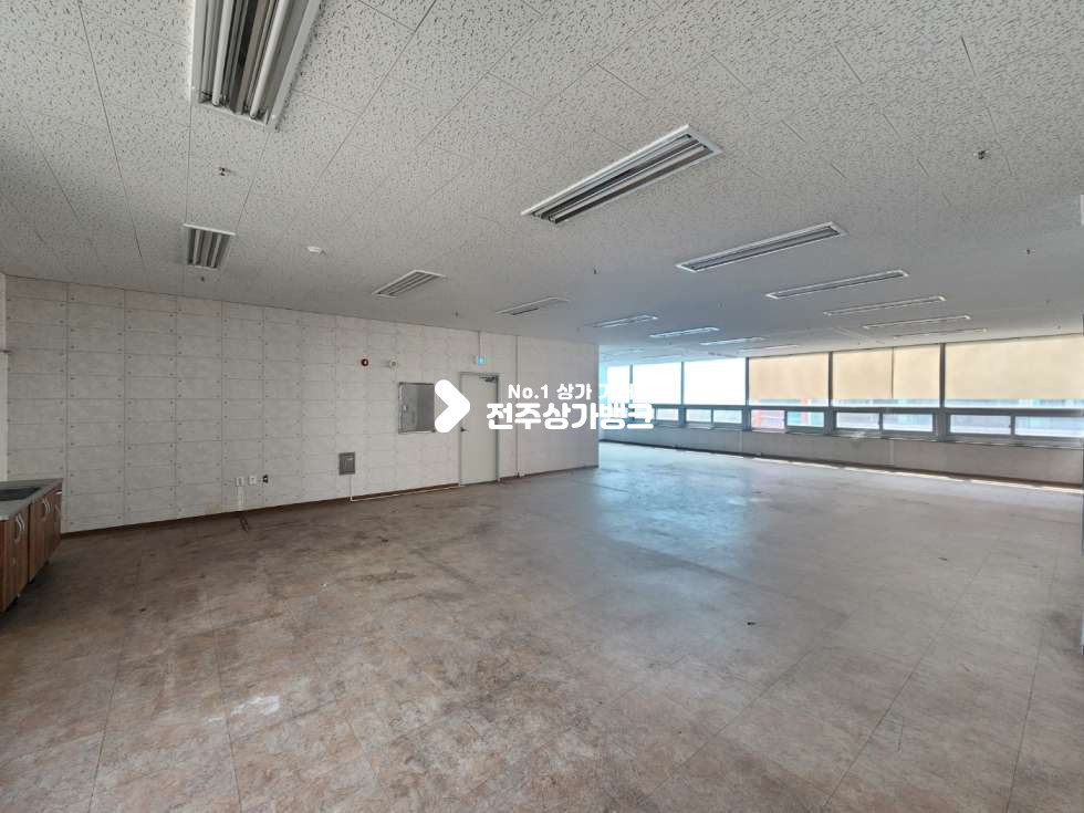 전북 전주완산구 효자동2가 효자동2가 전용 약 65평의 대형 평수 상가 ,사무실임대 즉시입주 가능합니다. 월세 매물번호 12642 사진 4