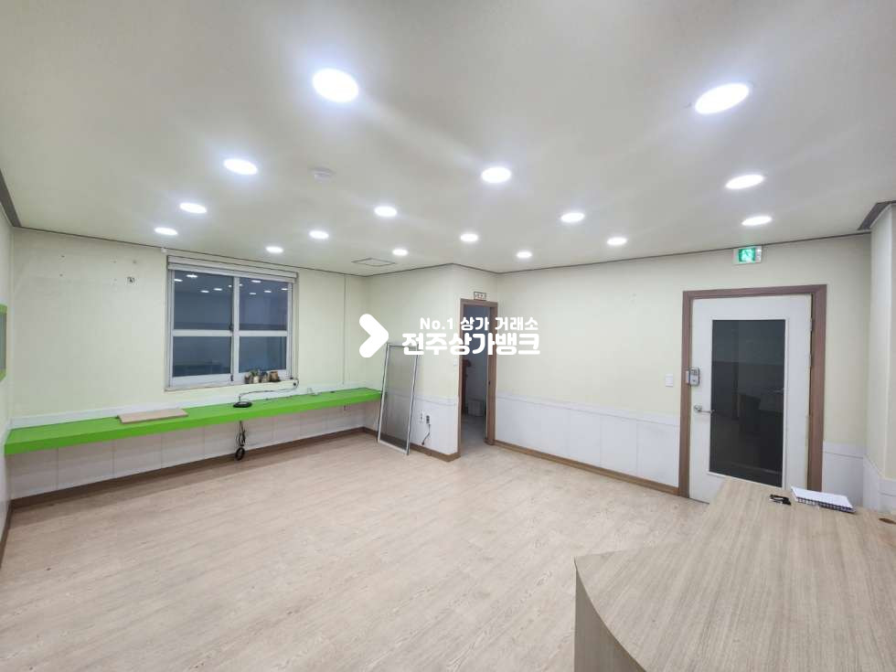 전북 전주완산구 중화산동2가 중화산동2가 저렴한 월세 컨디션좋은 대로변의상가 즉시입주 가능합니다. 월세 매물번호 12745 사진 2