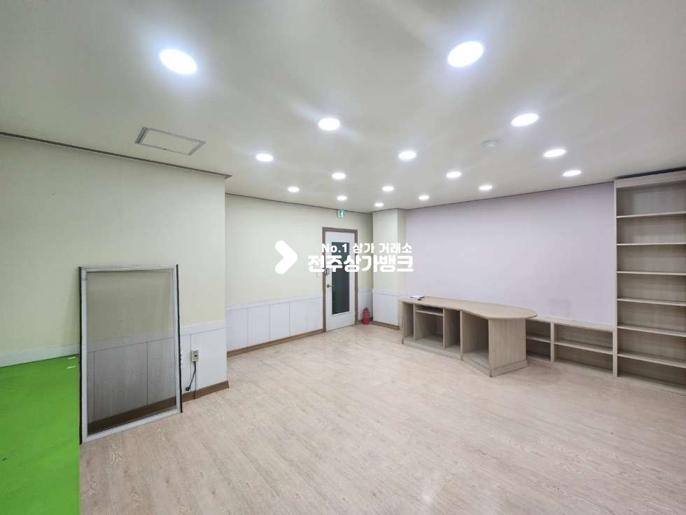 전북 전주완산구 중화산동2가 중화산동2가 저렴한 월세 컨디션좋은 대로변의상가 즉시입주 가능합니다. 월세 매물번호 12745 사진 3