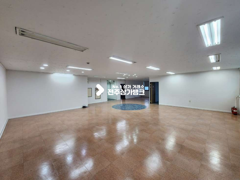 전북 전주완산구 중화산동2가 중화산동2가 대로변 광고효과 좋은 대형 사무실 즉시입주가능합니다 월세 매물번호 12778 사진 4