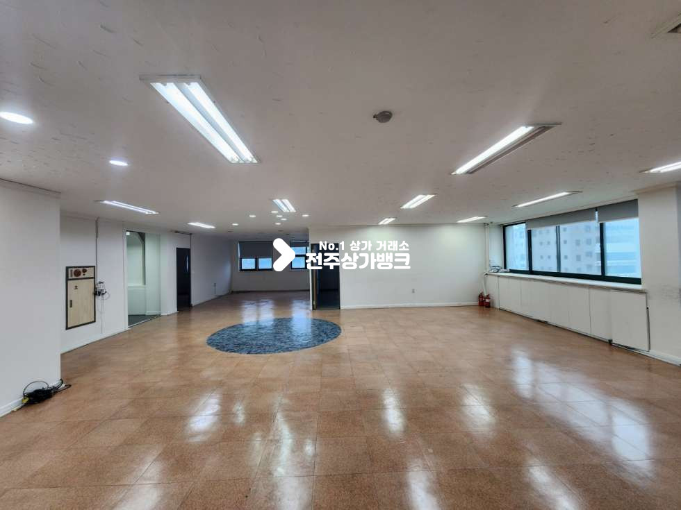 전북 전주완산구 중화산동2가 중화산동2가 대로변 광고효과 좋은 대형 사무실 즉시입주가능합니다 월세 매물번호 12778 사진 5