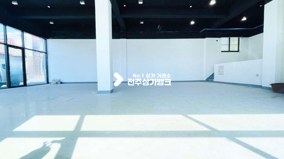 전북 전주덕진구 송천동2가 ✔전체리모델링✔층고높고✔위치좋은✔모서리1층✔음식점,자동차용품✔적극 추천드립니다^^ 월세 매물번호 12791 사진 4
