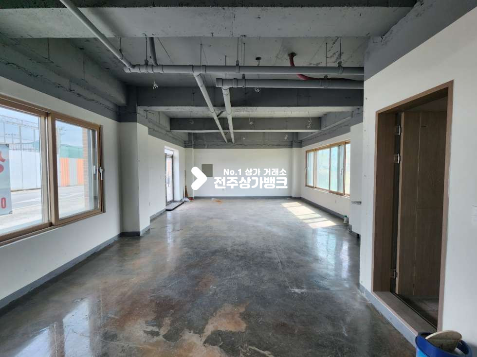 전북 전주완산구 평화동3가 평화동3가 저렴한 월세 1층 상가 ! 바닥에폭시 시공 완비 즉시입주 가능합니다. 월세 매물번호 12796 사진 5