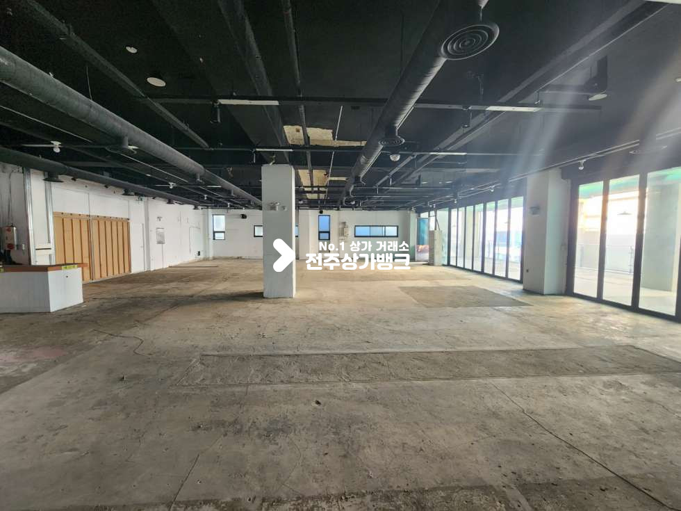 전북 전주완산구 효자동3가 신시가지 유동인구 매우많은 메인거리 6층 상가 임대 테라스 대박 ! 즉시입주가능합니다. 월세 매물번호 12809 사진 2
