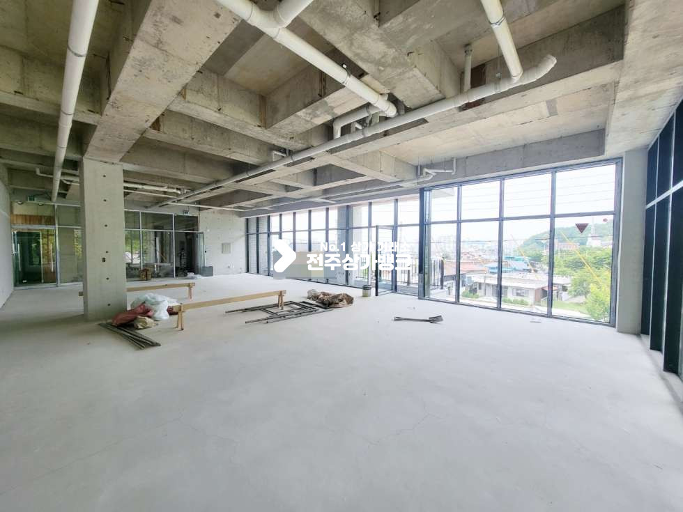 전북 전주완산구 남노송동 ★신축 첫입주 사무실자리로 모십니다!! 전망좋은 테라스 보유!!★ 월세 매물번호 12818 사진 3