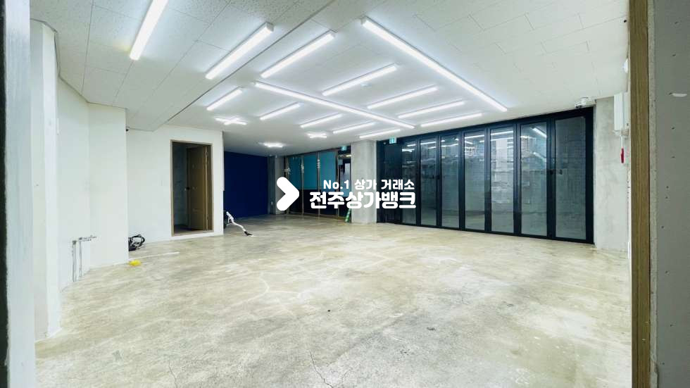 전북 전주완산구 중노송동 대로변✔무권리금✔폴딩도어설치✔편의점,자동차썬팅✔적극추천~~!!!! 월세 매물번호 12828 사진 1