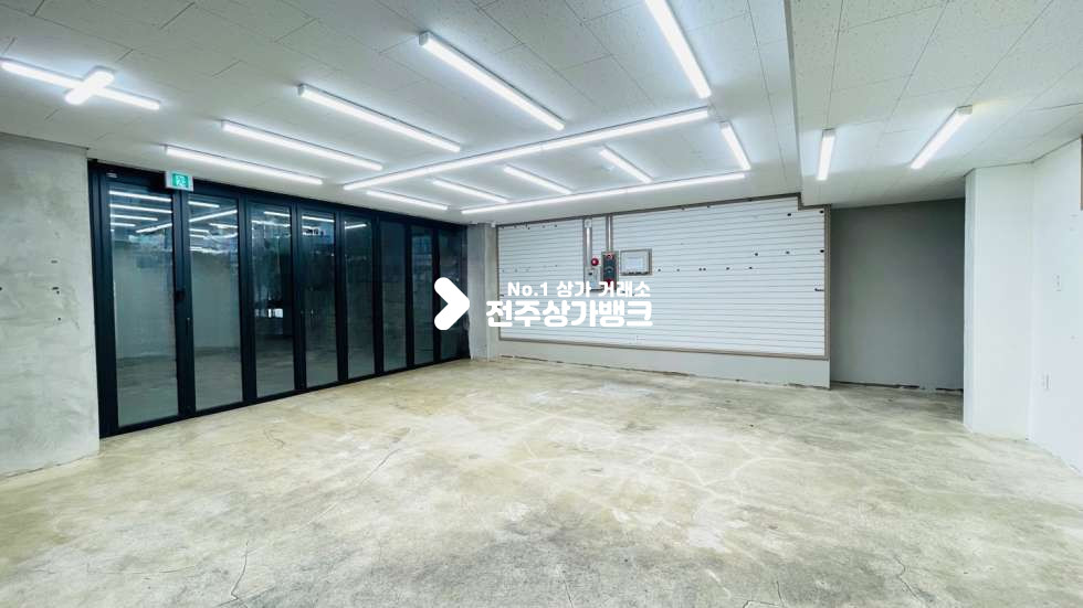 전북 전주완산구 중노송동 대로변✔무권리금✔폴딩도어설치✔편의점,자동차썬팅✔적극추천~~!!!! 월세 매물번호 12828 사진 2