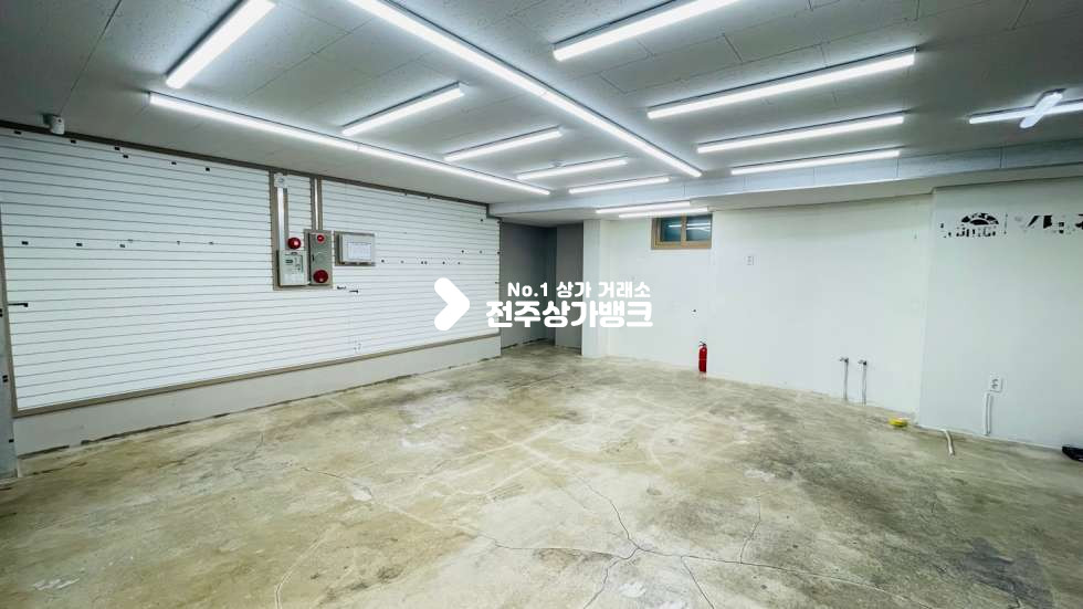 전북 전주완산구 중노송동 대로변✔무권리금✔폴딩도어설치✔편의점,자동차썬팅✔적극추천~~!!!! 월세 매물번호 12828 사진 5