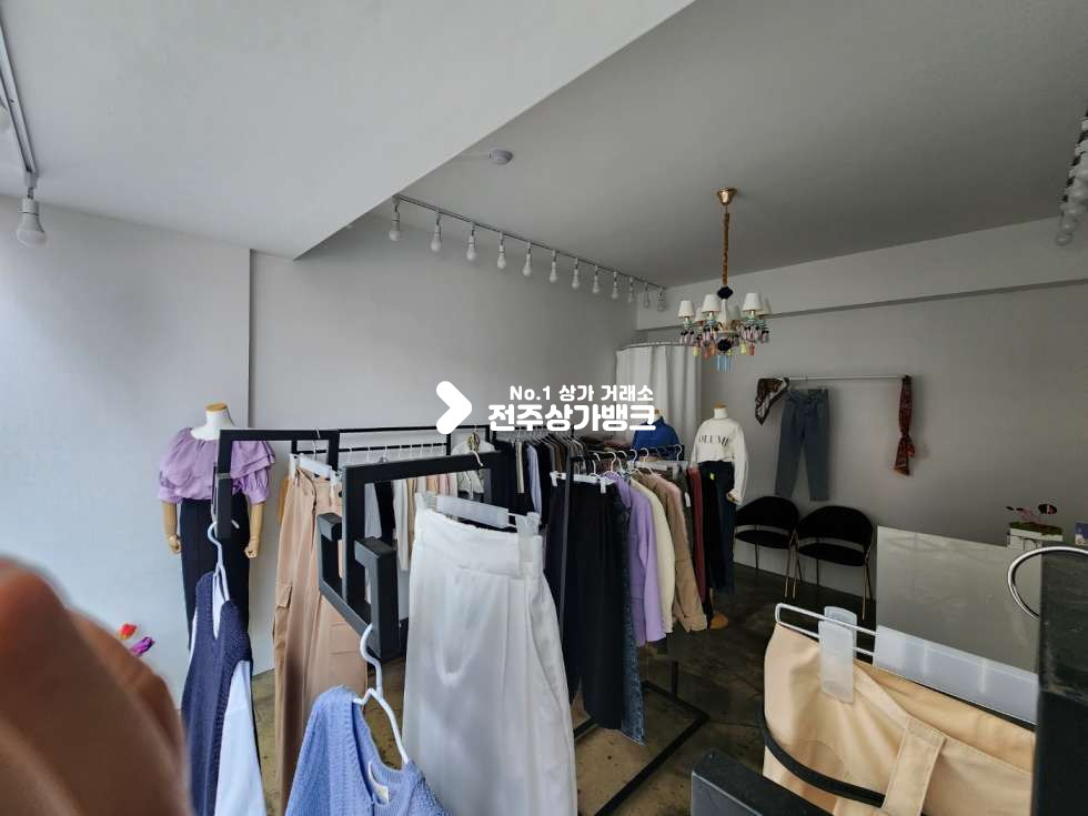 전북 전주완산구 고사동 전주 객사 유동인구 많은 곳 의류매장 양도 양수 협의 입주 가능합니다. 월세 매물번호 12831 사진 3