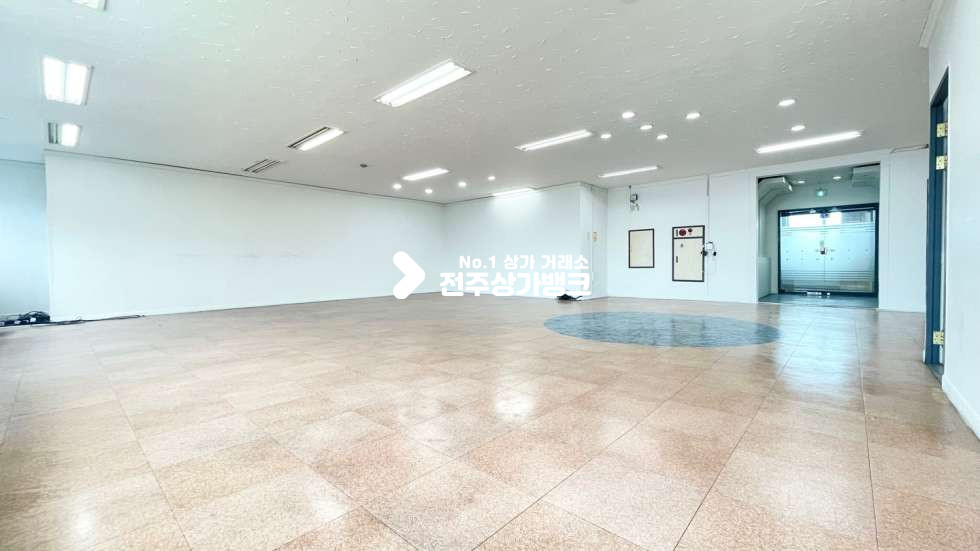 전북 전주완산구 중화산동2가 ✔백제대로변 ✔5층 ✔83평대 ✔사무실,보험회사,세미나실 ✔추천드려요~전용주차장있음 월세 매물번호 12841 사진 4
