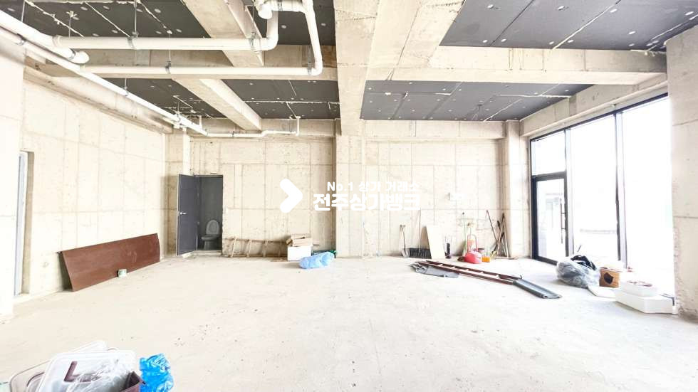 전북 전주완산구 서신동 ✔감나무골✔신축1층상가✔첫입주✔미용업✔추천드려요~~전용주차장✔화장실있음~~!! 월세 매물번호 12855 사진 2