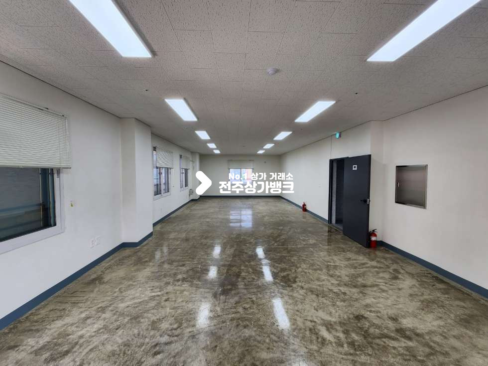 전북 전주완산구 효자동2가 효자동2가 신축 사무실 임대 , 블라인드,에어컨 ,천장,바닥 설비 완료 , 즉시입주 가능합니다. 월세 매물번호 12859 사진 2