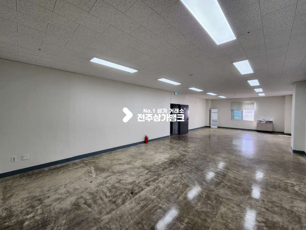전북 전주완산구 효자동2가 효자동2가 신축 사무실 임대 , 블라인드,에어컨 ,천장,바닥 설비 완료 , 즉시입주 가능합니다. 월세 매물번호 12859 사진 4
