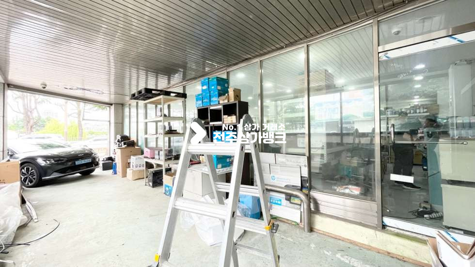 전북 전주완산구 서신동 서신동 고등학교 부근 1층 상가&사무실 , 냉난방기 옵션 50평형대 협의입주 가능합니다. 월세 매물번호 12867 사진 12