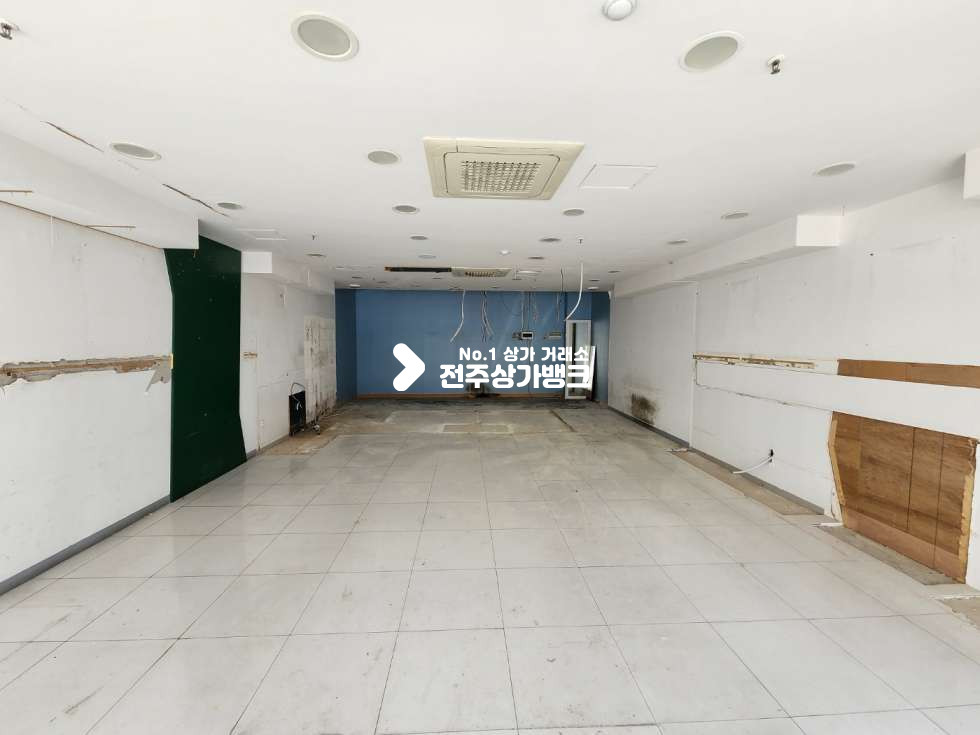 전북 전주완산구 효자동2가 효자동 롯데마트 부근 유동인구 많은 1층 상가 냉난방기 2대 완비 즉시 입주 가능합니다. 월세 매물번호 12868 사진 2
