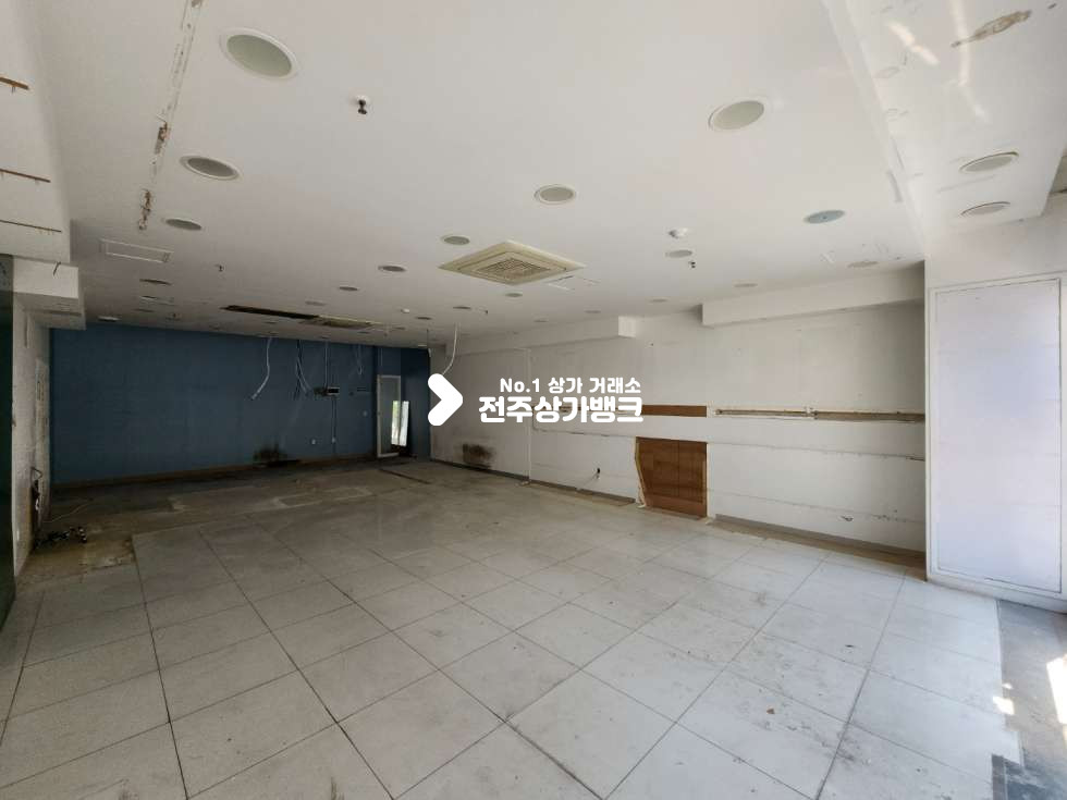 전북 전주완산구 효자동2가 효자동 롯데마트 부근 유동인구 많은 1층 상가 냉난방기 2대 완비 즉시 입주 가능합니다. 월세 매물번호 12868 사진 3