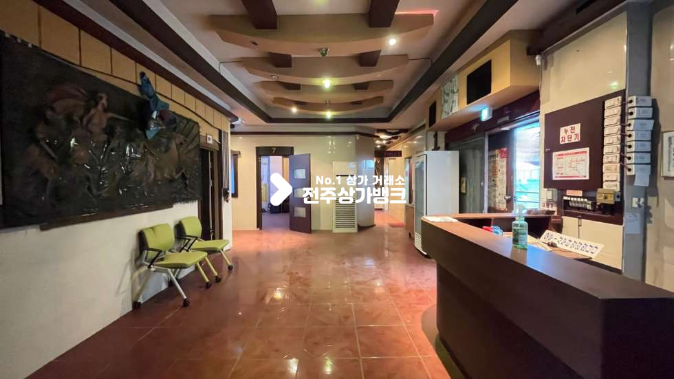 전북 전주완산구 삼천동1가 ✔삼천동✔천변위치✔83평대✔바로영업가능한✔무권리금✔노래방~~~ 월세 매물번호 12881 사진 4