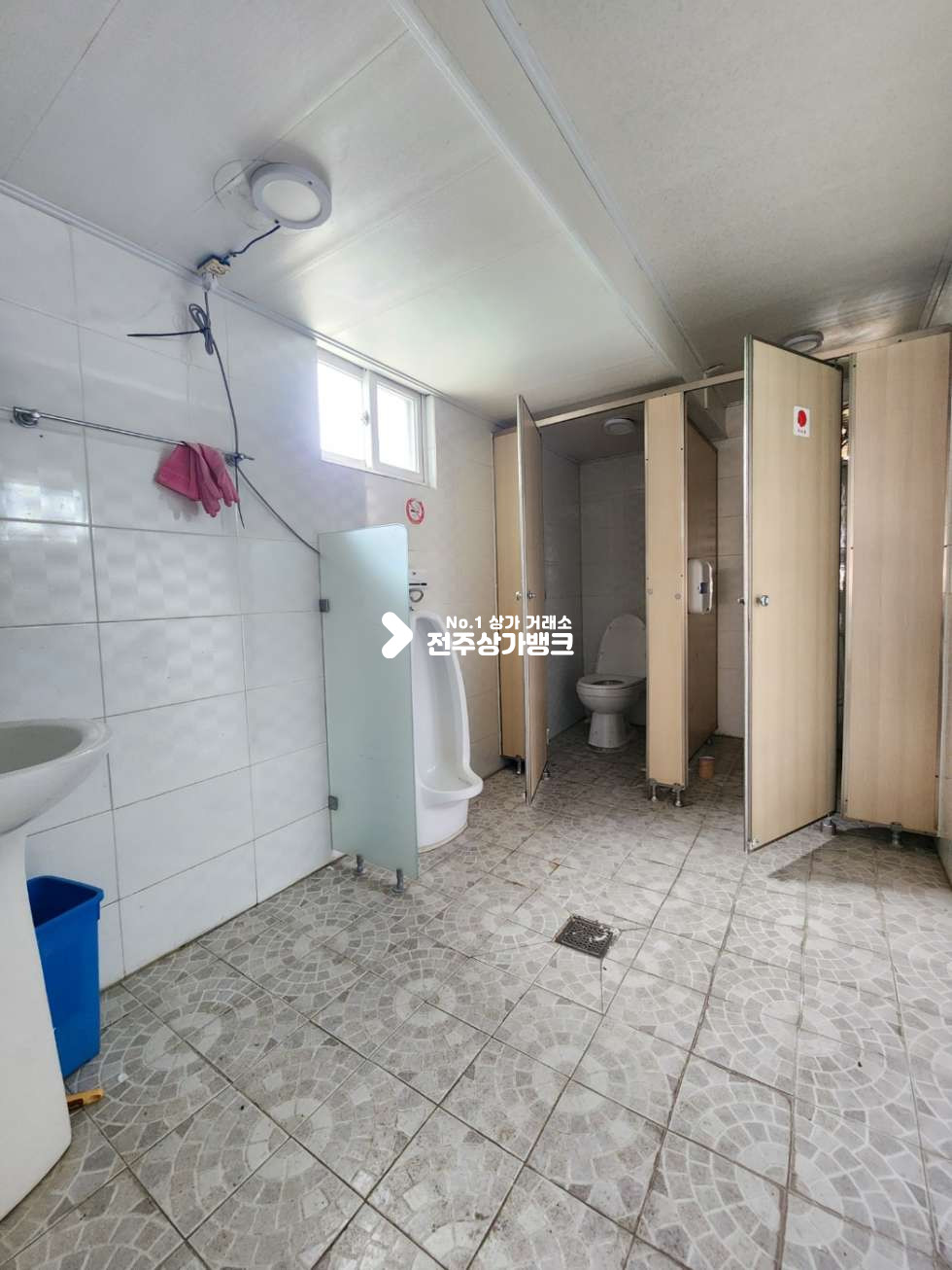 전북 전주완산구 삼천동2가 삼천동 대로변의 넒은주차장보유 약 45평형의 넒은 음식점 무권리금상가 즉시입주 가능합니다. 월세 매물번호 12884 사진 16