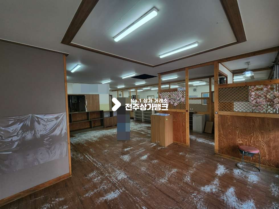 전북 전주완산구 서신동 서신동 대로변에 위치한 주차장있는 1층 단독건물 음식점 상가 즉시입주 가능합니다. 월세 매물번호 12885 사진 1