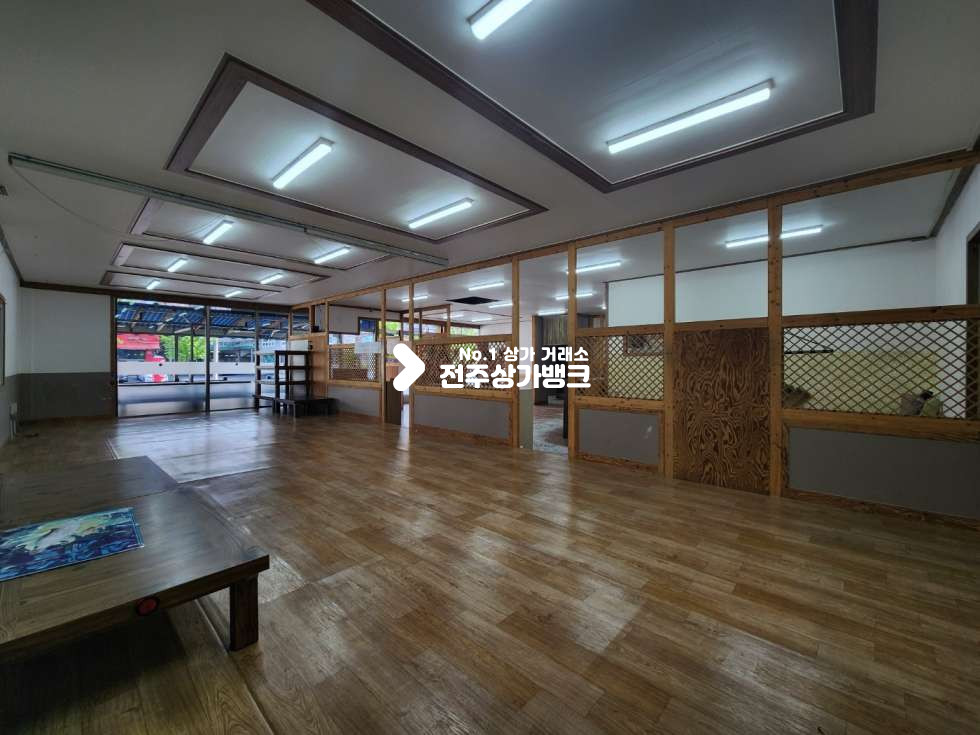 전북 전주완산구 서신동 서신동 대로변에 위치한 주차장있는 1층 단독건물 음식점 상가 즉시입주 가능합니다. 월세 매물번호 12885 사진 5