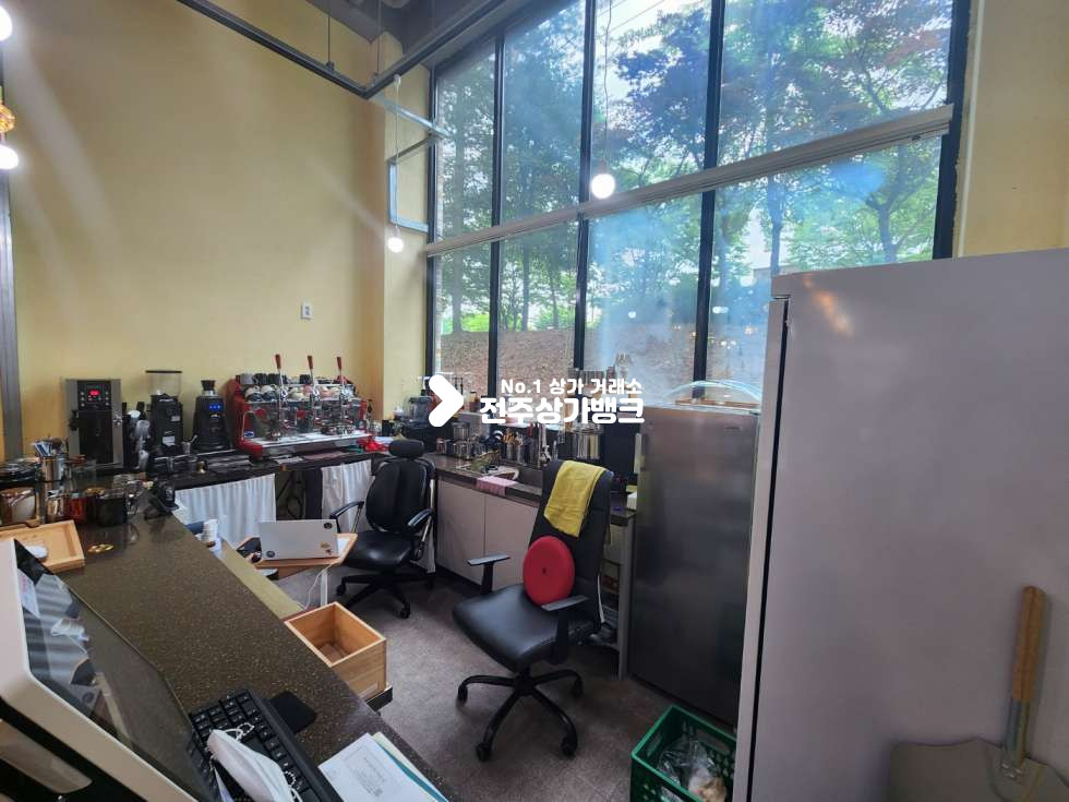 전북 전주완산구 효자동3가 효자동3가 높은층고 저렴한 권리금 , 저렴한 월세의 카페 상가 즉시입주 가능합니다. 월세 매물번호 12888 사진 7