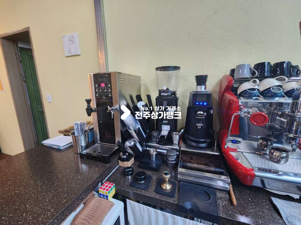 전북 전주완산구 효자동3가 효자동3가 높은층고 저렴한 권리금 , 저렴한 월세의 카페 상가 즉시입주 가능합니다. 월세 매물번호 12888 사진 10
