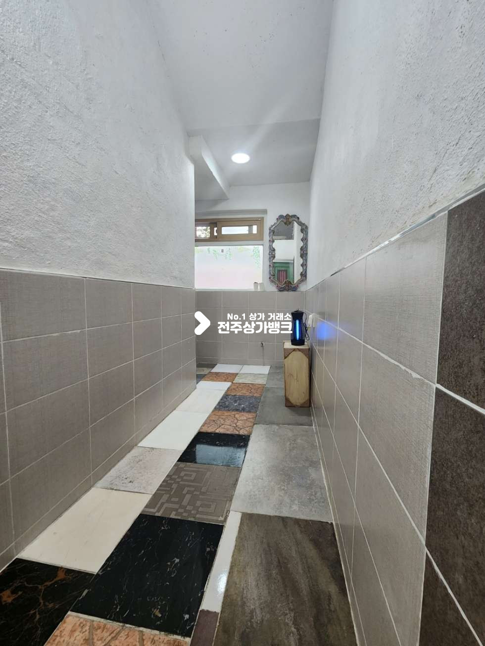 전북 전주완산구 효자동3가 효자동3가 높은층고 저렴한 권리금 , 저렴한 월세의 카페 상가 즉시입주 가능합니다. 월세 매물번호 12888 사진 17