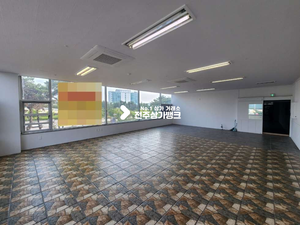 전북 완주군 이서면 갈산리 이서면 혁신동 사거리 27평의 개방감이 끝내주는 사무실 임대 즉시입주 가능합니다. 월세 매물번호 12937 사진 3