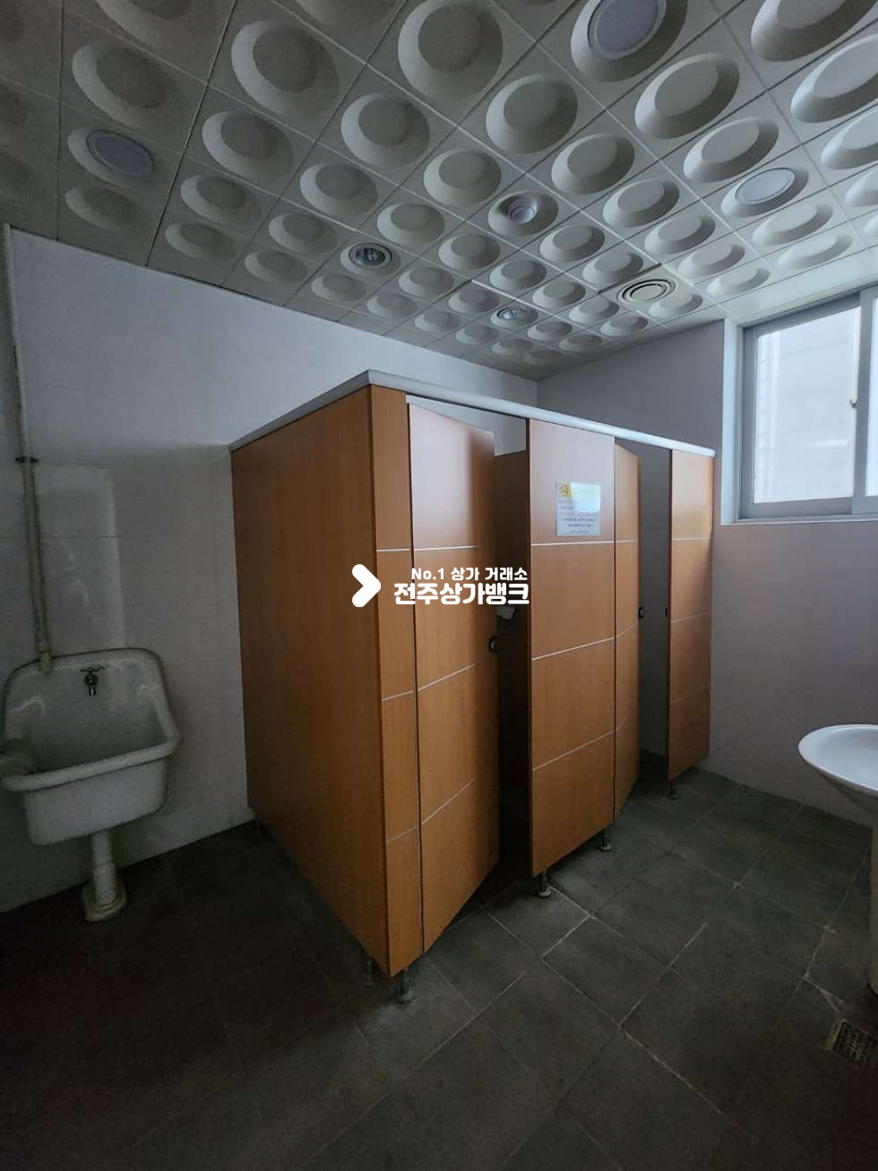 전북 완주군 이서면 갈산리 이서면 혁신동 사거리 27평의 개방감이 끝내주는 사무실 임대 즉시입주 가능합니다. 월세 매물번호 12937 사진 10