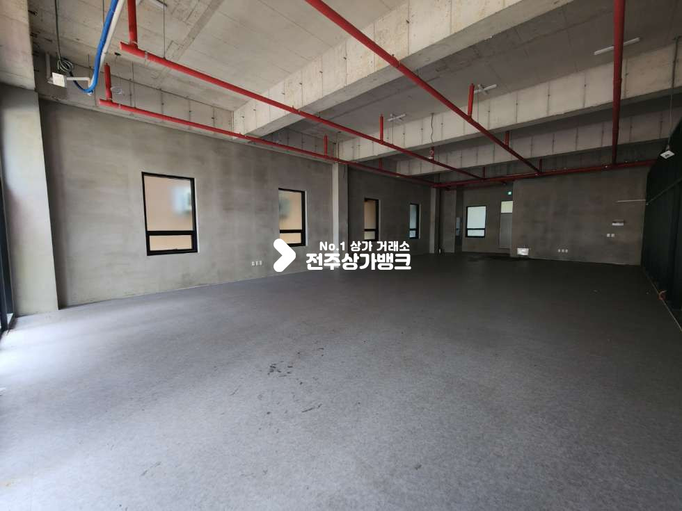 전북 전주완산구 효자동2가 효자동2가 1층 롯데마트 인근 상가 전용 약 60평 까페 , 옷가계등으로 강력 추천 !! 즉시입주 가능합니다. 월세 매물번호 12952 사진 3
